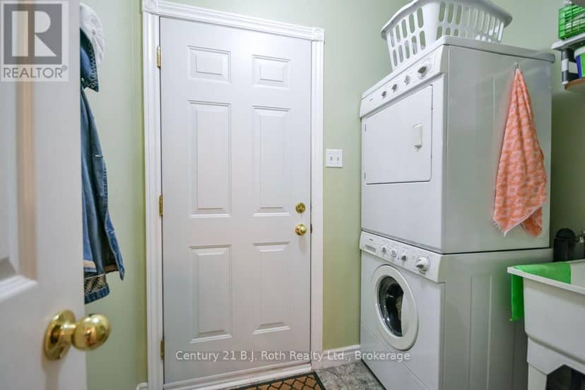 59 Anderson Crescent — photo 16 of 34