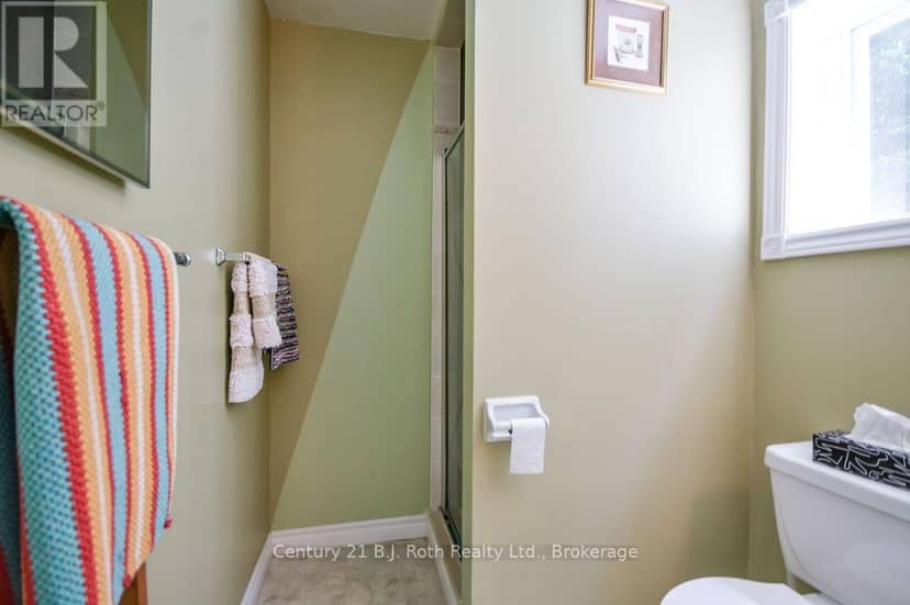 59 Anderson Crescent — photo 24 of 34