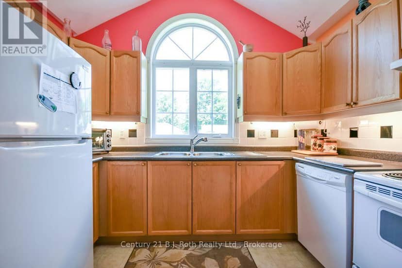 59 Anderson Crescent — photo 9 of 34
