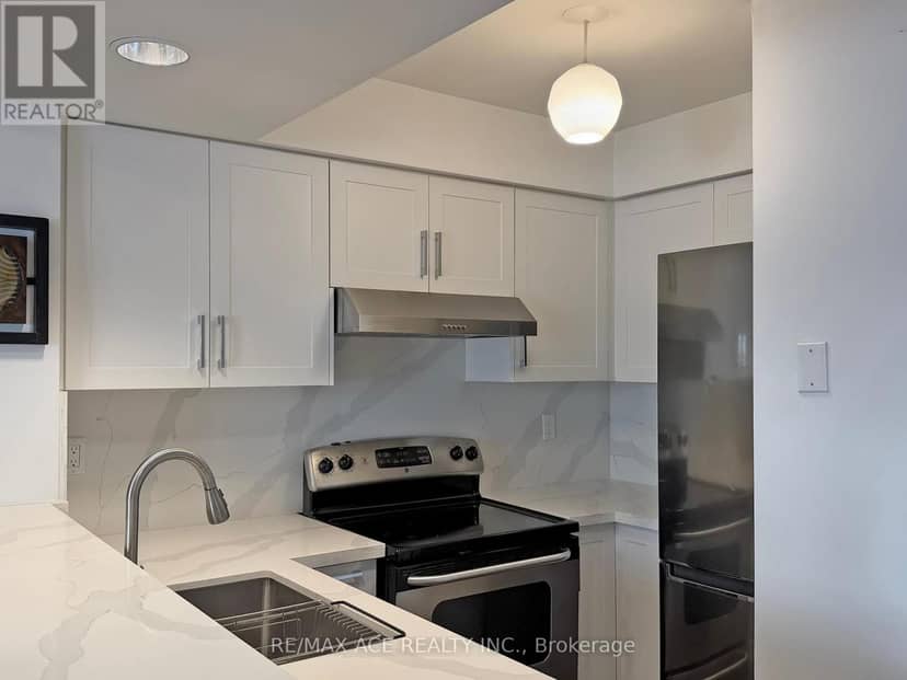 14 - 660B Wellington Street W — photo 7 of 19