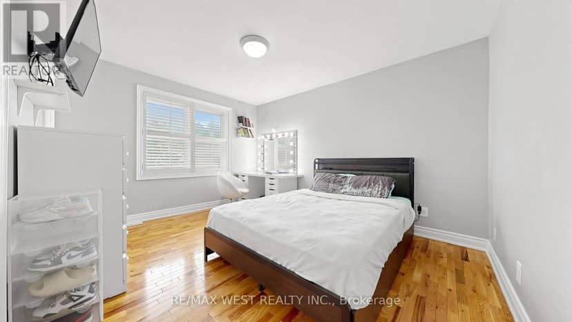 555 McCowan Road — photo 18 of 40