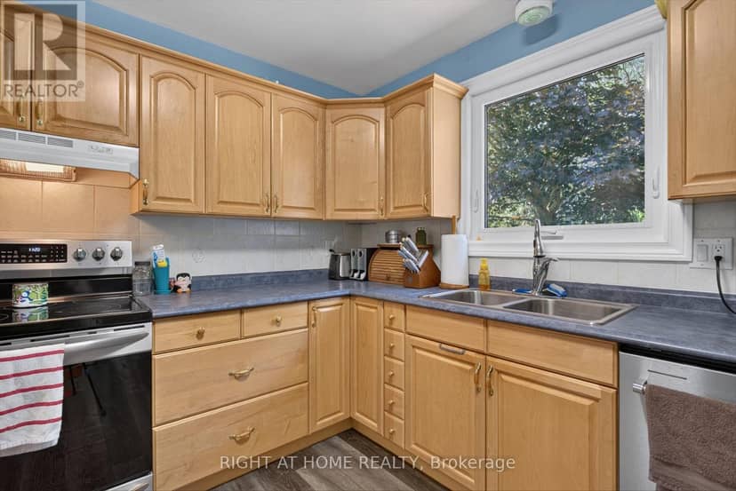 1077 Danita Boulevard — photo 10 of 35
