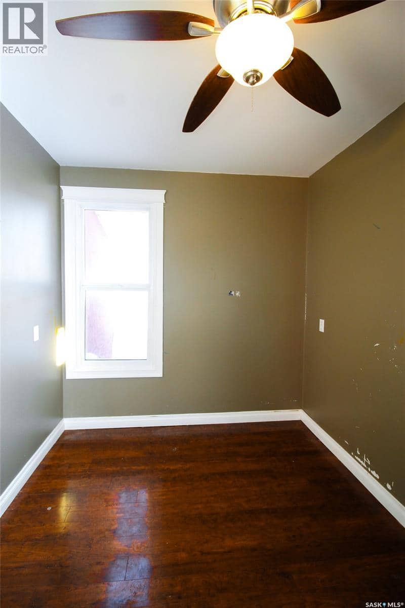 689 2nd Street W — photo 15 of 30
