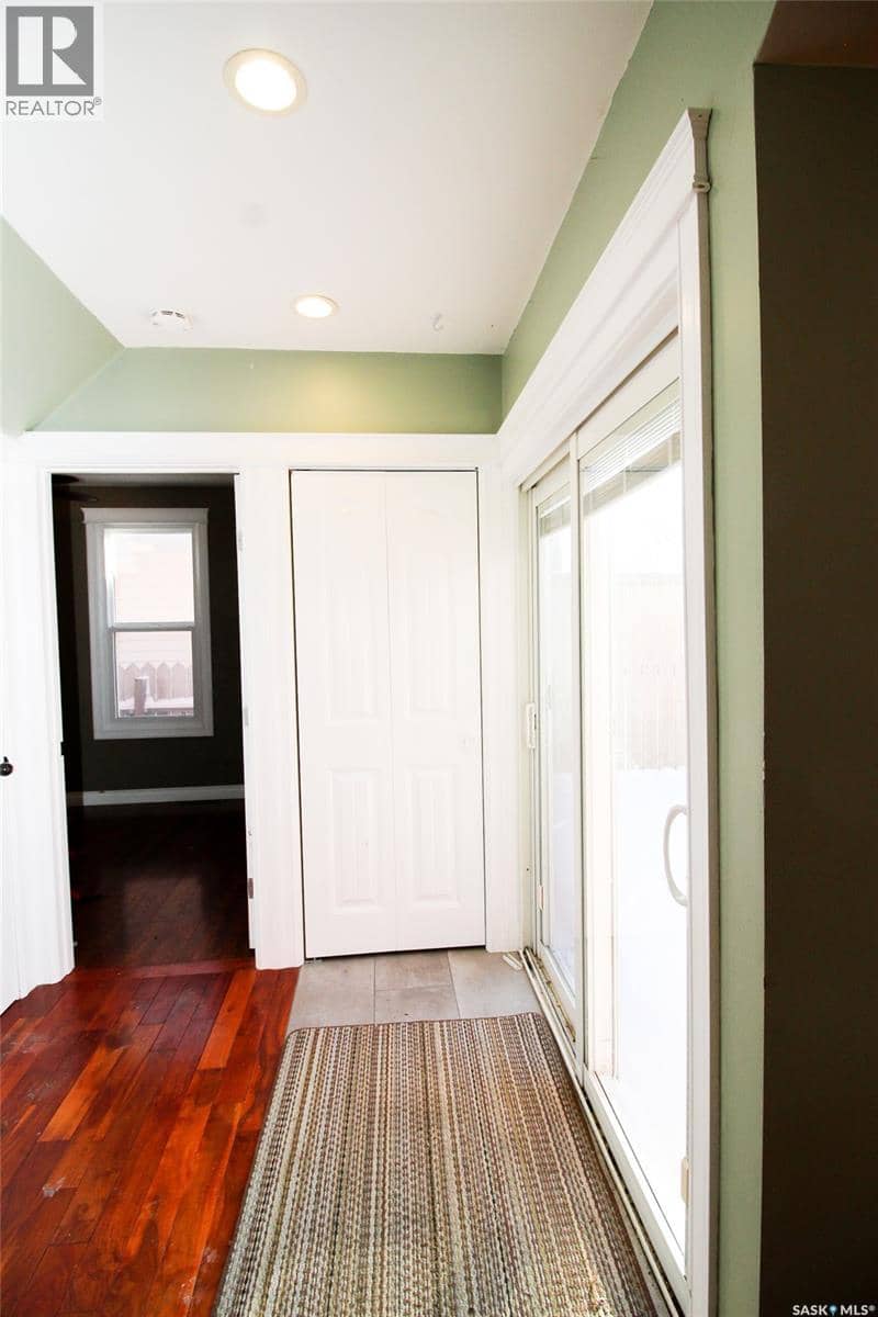 689 2nd Street W — photo 14 of 30