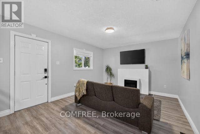 190 Rathowen Street — photo 13 of 40