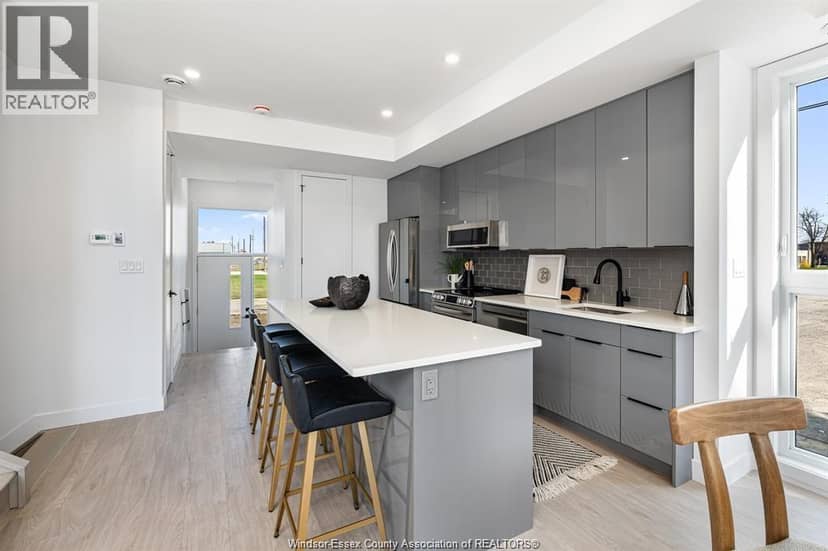 2041 Seneca Street — photo 3 of 40