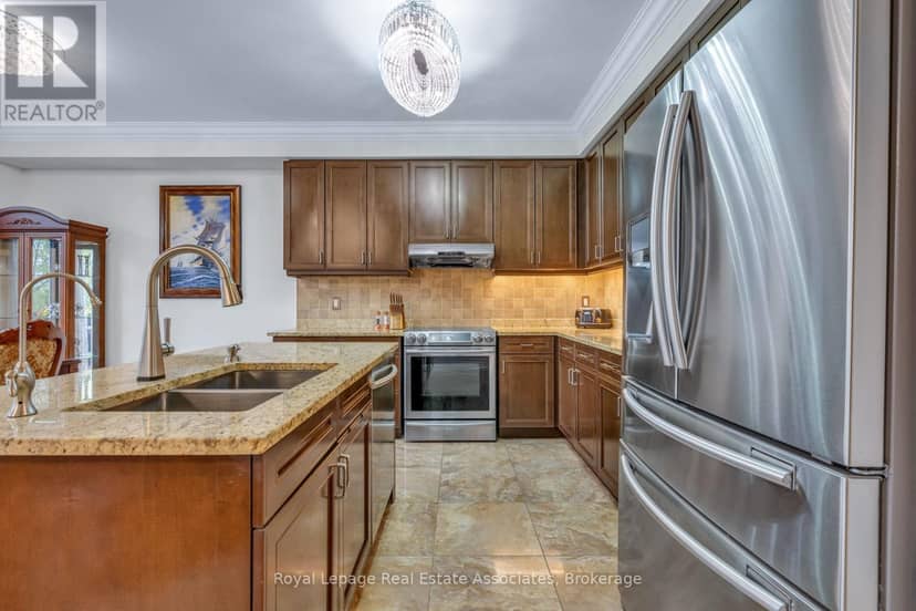 26 Silver Pond Drive — photo 10 of 40
