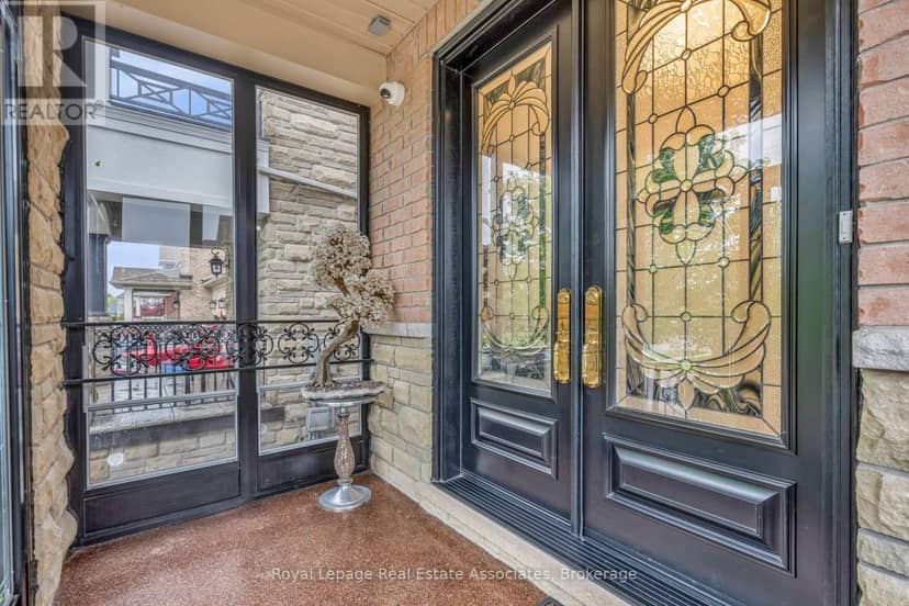 26 Silver Pond Drive — photo 3 of 40