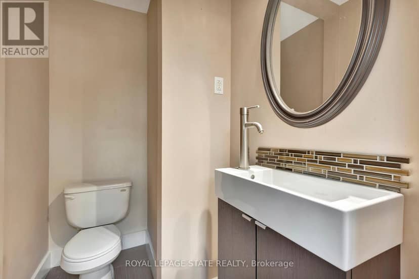 121 King Street E — photo 16 of 33