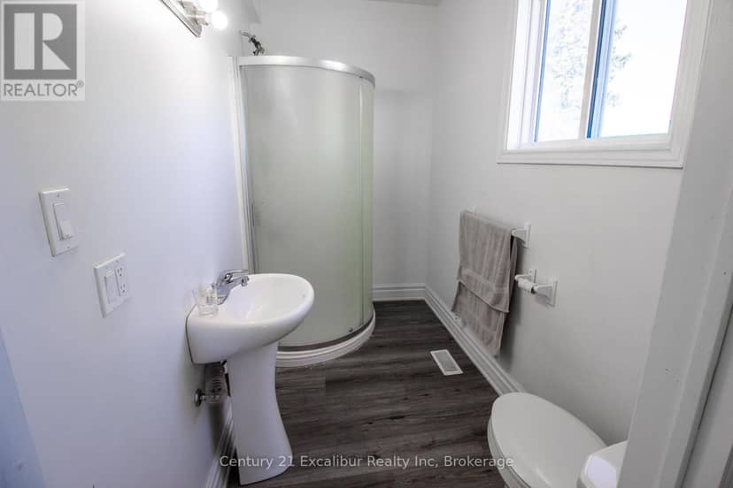 8323 Line 12 Street — photo 10 of 17