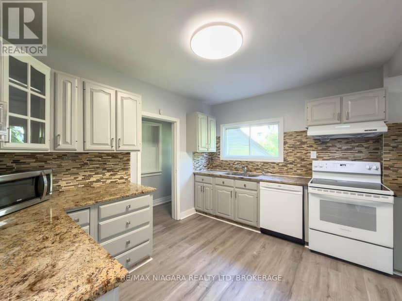 5576 Desson Avenue — photo 18 of 40