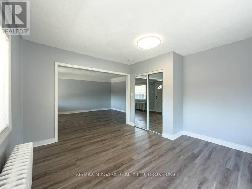 5576 Desson Avenue — photo 9 of 40