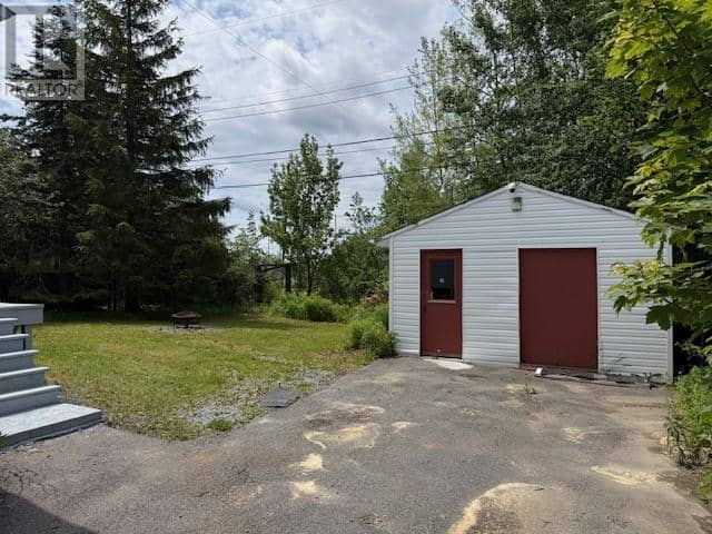 106 Airport Boulevard — photo 12 of 13