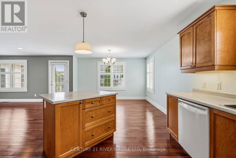 113 Blake's Crescent — photo 13 of 40
