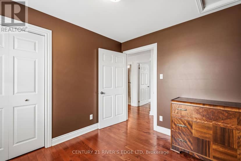 113 Blake's Crescent — photo 17 of 40