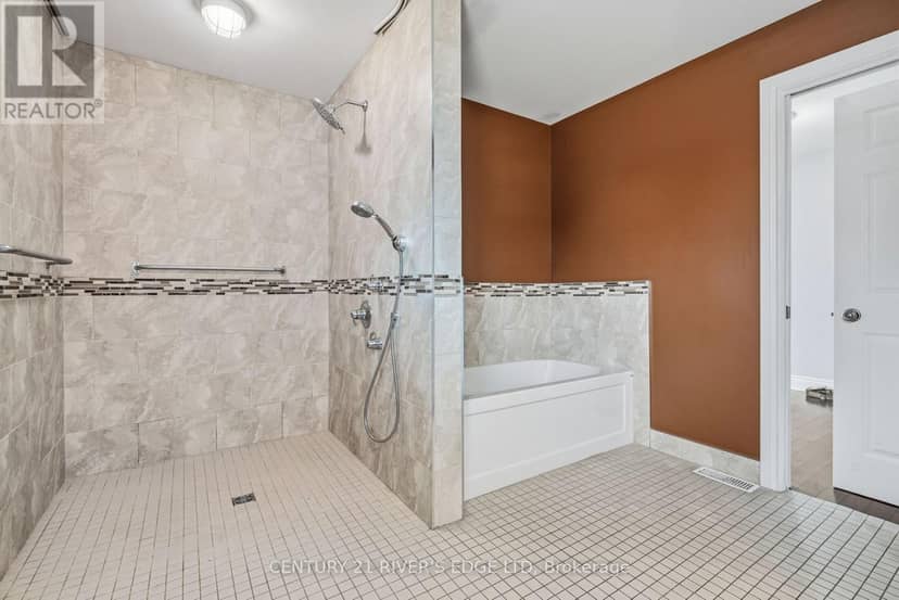 113 Blake's Crescent — photo 26 of 40
