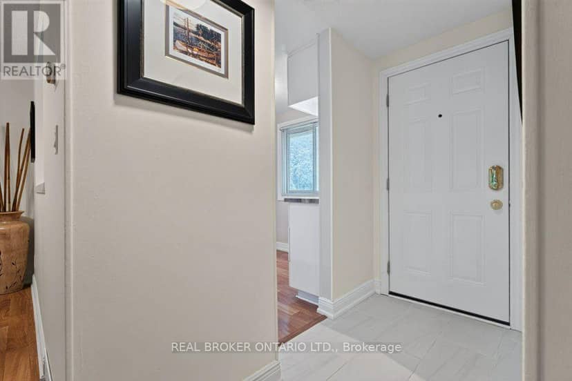 101 - 50 Lakeshore Road — photo 6 of 40