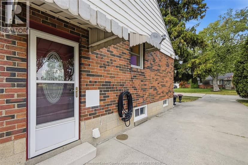 889 Patrice Drive — photo 4 of 32