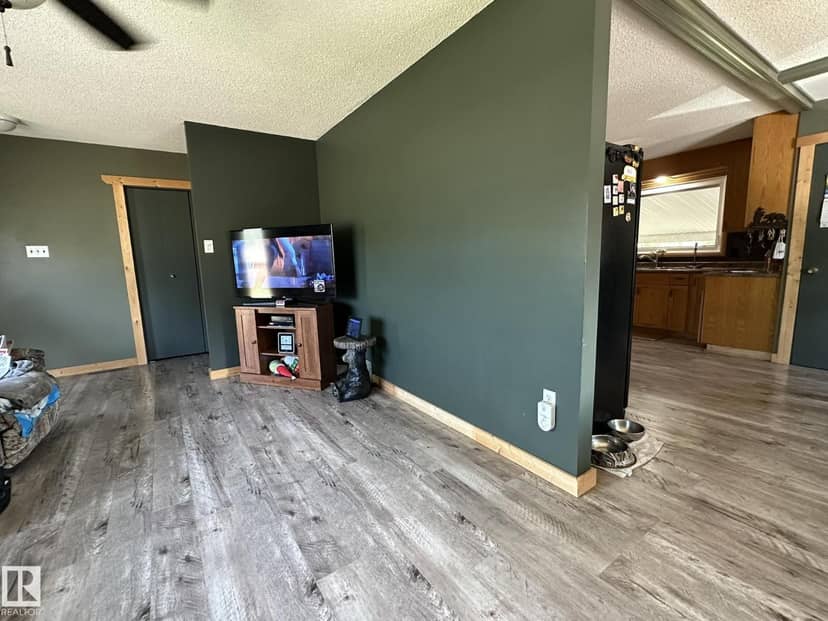 5319 44 AV — photo 11 of 40