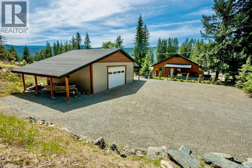 5327 Squilax-Anglemont Road, Celista