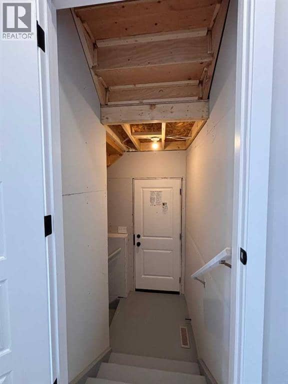 475 Baywater Green SW — photo 11 of 28