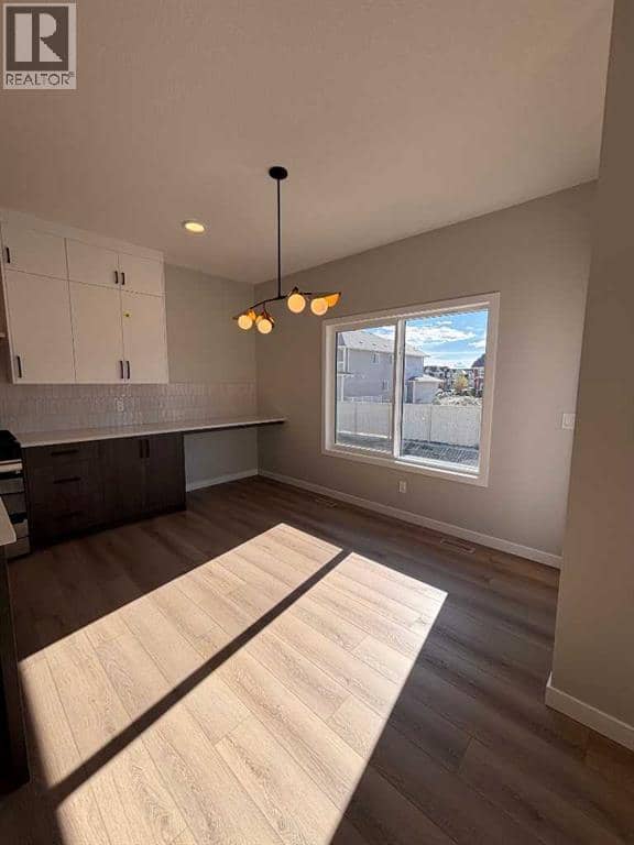 475 Baywater Green SW — photo 12 of 28