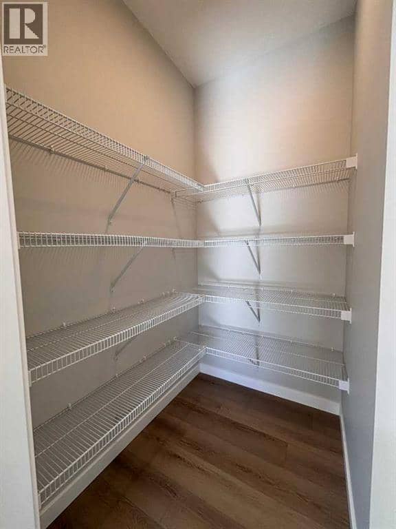 475 Baywater Green SW — photo 17 of 28