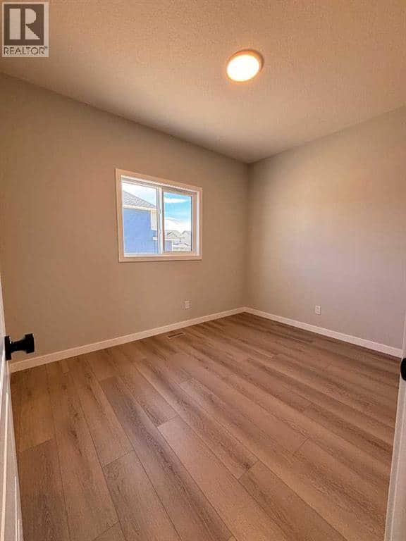 475 Baywater Green SW, Airdrie, photo 3