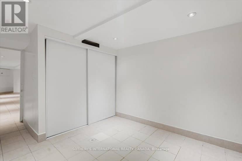 33 Rose Avenue — photo 36 of 40