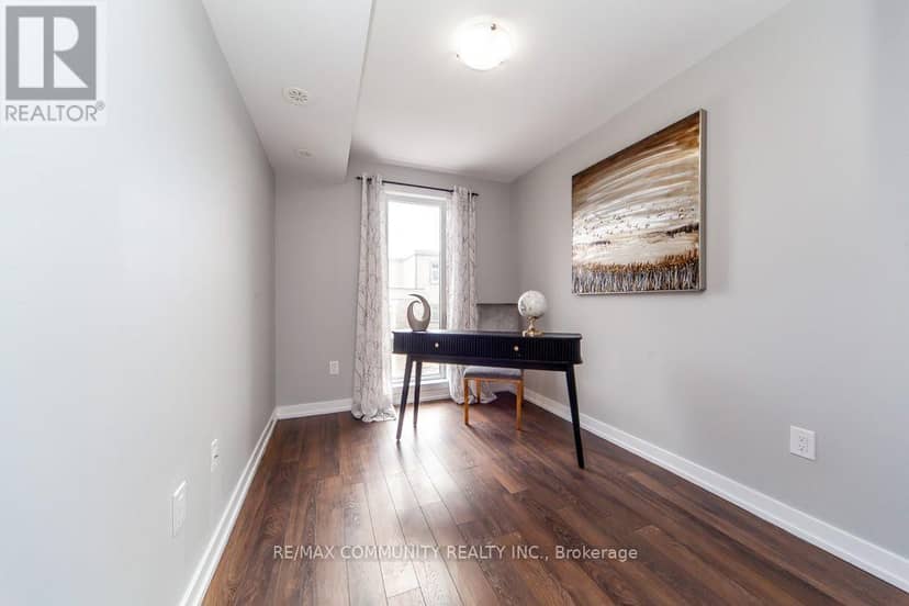 2322 - 20 Westmeath Lane — photo 32 of 40