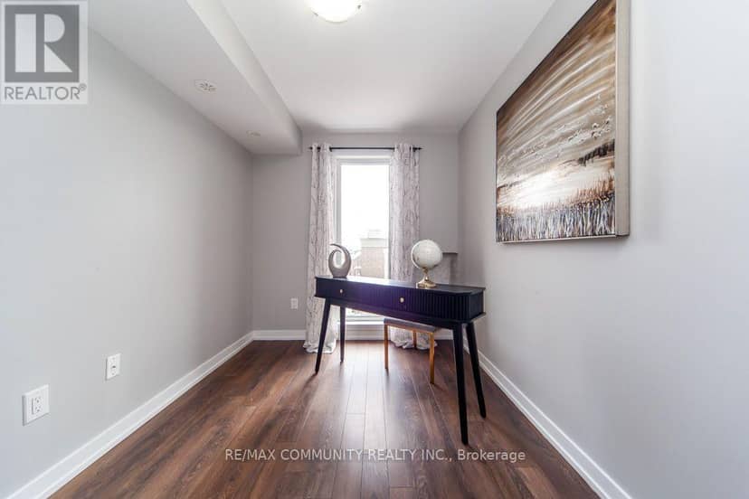 2322 - 20 Westmeath Lane — photo 33 of 40
