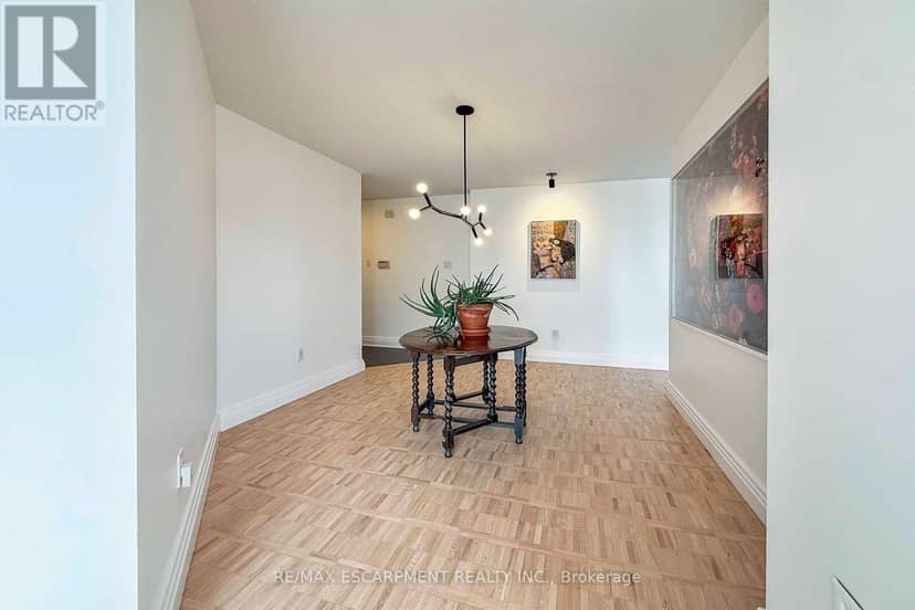 2804 - 3650 Kaneff Crescent — photo 6 of 28