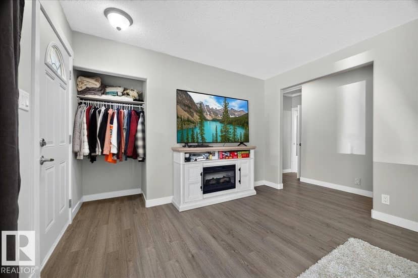5325 46 ST — photo 17 of 40