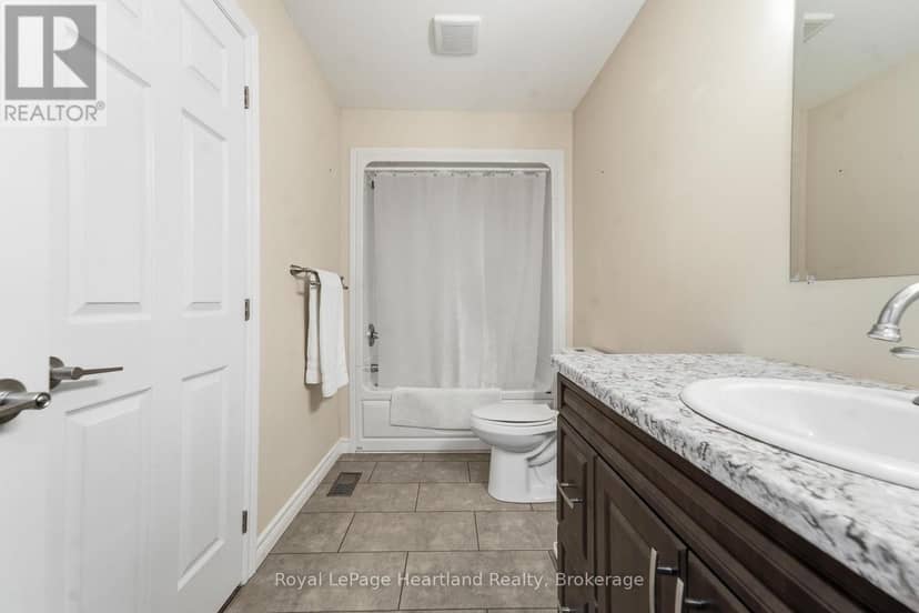62 Victoria Boulevard — photo 15 of 40