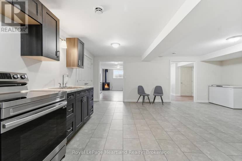 62 Victoria Boulevard — photo 28 of 40