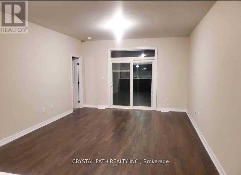 52 - 4311 Mann Street — photo 3 of 9