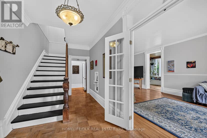 186 King Street E — photo 2 of 39