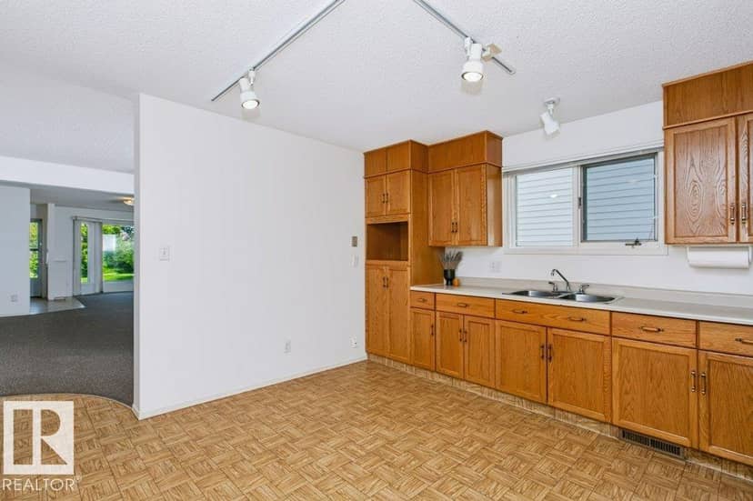 10057 91 AV NW NW — photo 20 of 40