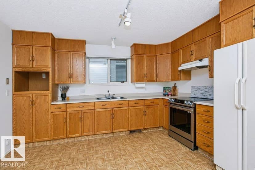 10057 91 AV NW NW — photo 21 of 40