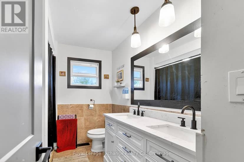34 Queen Avenue — photo 21 of 40