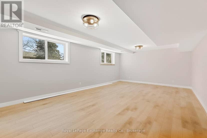 34 Queen Avenue — photo 38 of 40