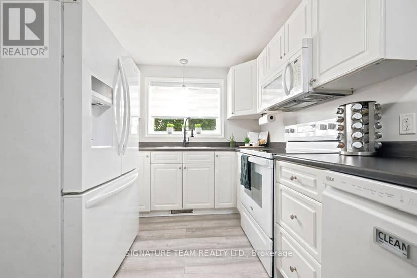 260 Fraser Street — photo 28 of 40