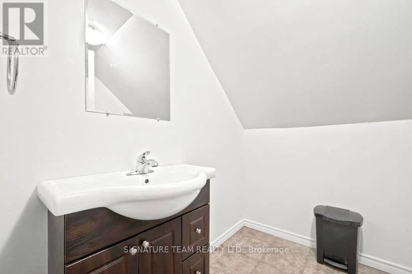 260 Fraser Street — photo 36 of 40