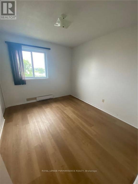209 - 220 Kenyon Street W, North Glengarry, photo 3