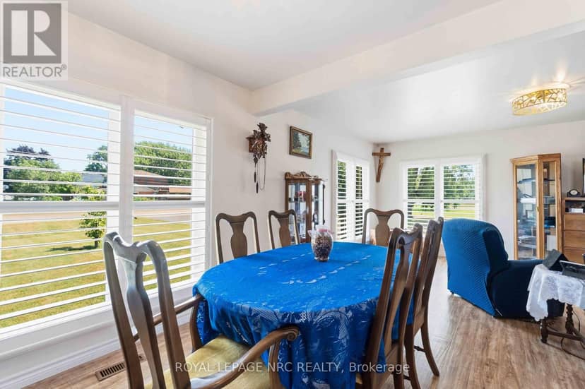 1095 Green Acres Drive — photo 10 of 40