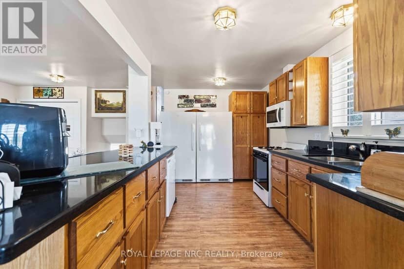 1095 Green Acres Drive — photo 13 of 40