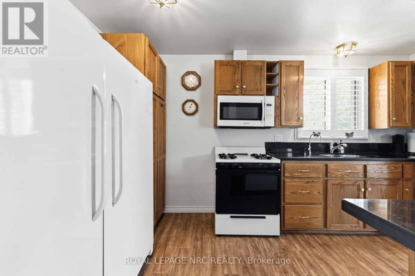 1095 Green Acres Drive — photo 15 of 40