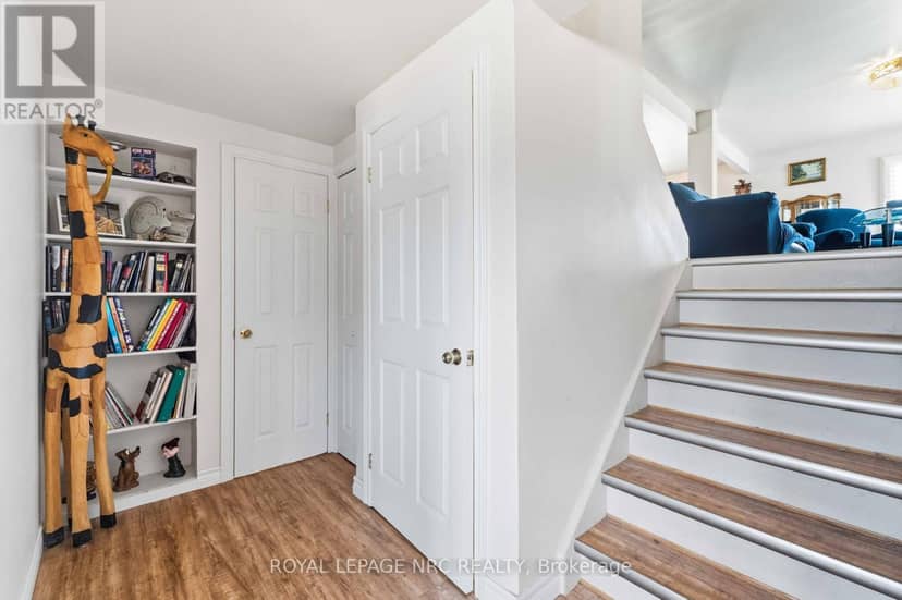 1095 Green Acres Drive — photo 5 of 40