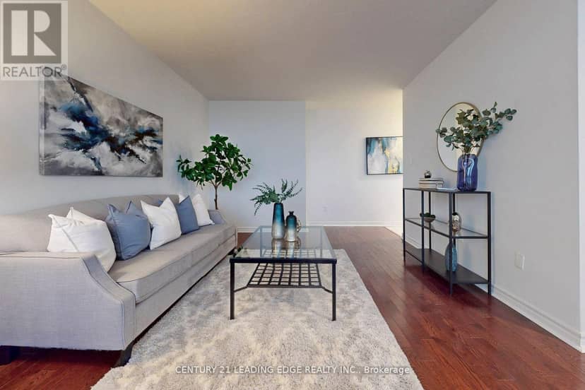 1005 - 2245 Eglinton Avenue E — photo 11 of 40