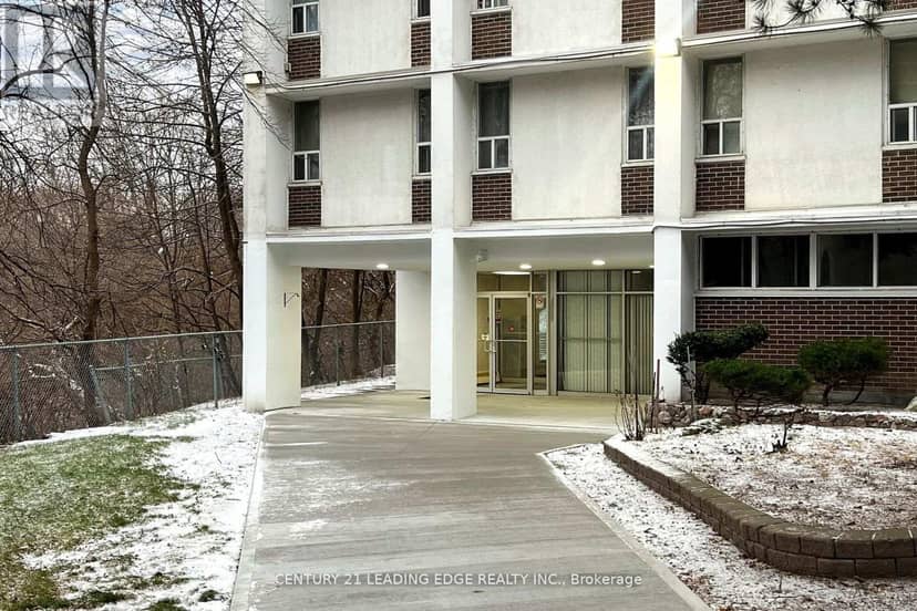 1005 - 2245 Eglinton Avenue E, Toronto, photo 3